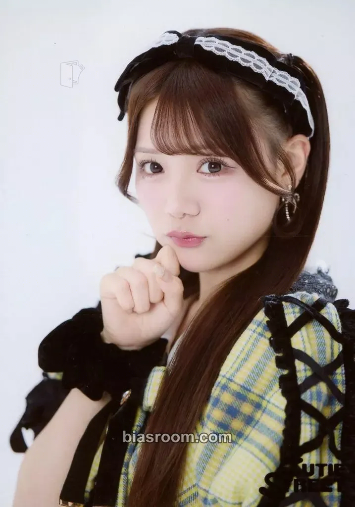 Risa Furusawa 5 Photo Set - Plaid School Uniform Edition - Photocard - Cutie Street - Cutie Street K-pop photocard