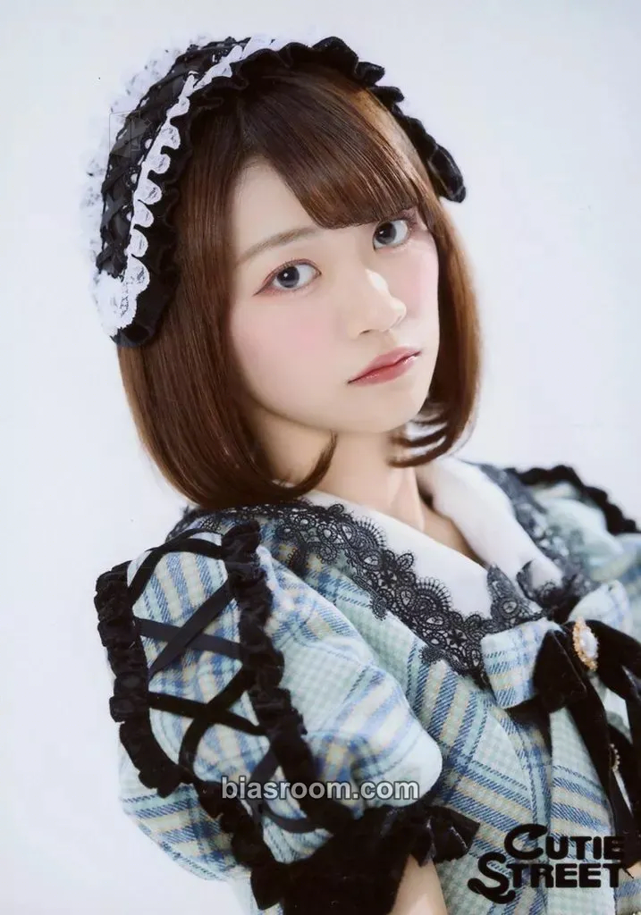 Kana Itakura 5 Photo Set - Plaid School Uniform Edition - Photocard - Cutie Street - Cutie Street K-pop photocard