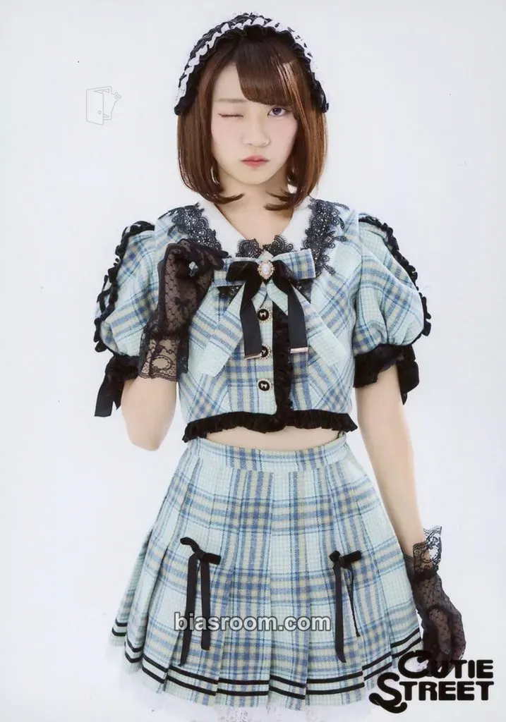 Kana Itakura 5 Photo Set - Plaid School Uniform Edition - Photocard - Cutie Street - Cutie Street K-pop photocard