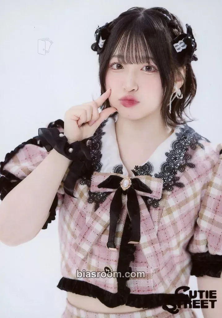 Haruka Sakuraba 5 Photo Set - Plaid School Uniform Edition - Photocard - Cutie Street - Cutie Street K-pop photocard