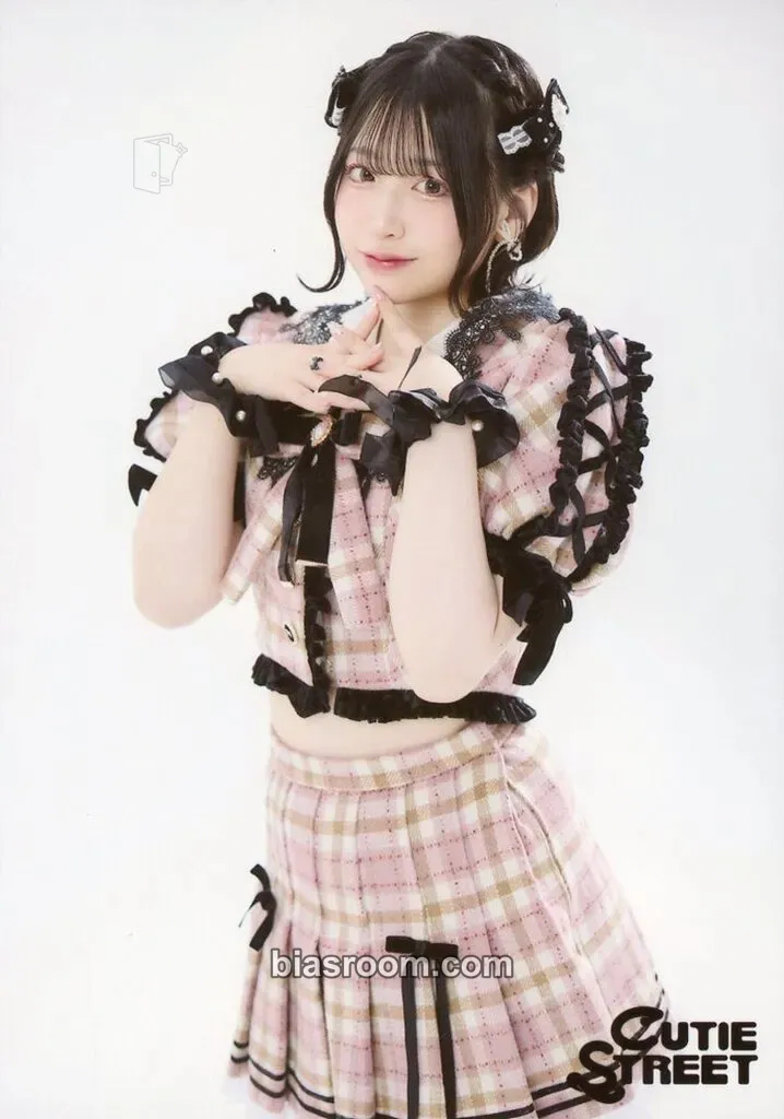 Haruka Sakuraba 5 Photo Set - Plaid School Uniform Edition - Photocard - Cutie Street - Cutie Street K-pop photocard