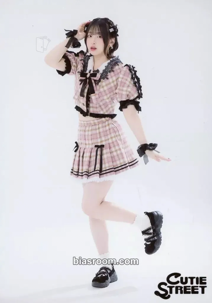 Haruka Sakuraba 5 Photo Set - Plaid School Uniform Edition - Photocard - Cutie Street - Cutie Street K-pop photocard