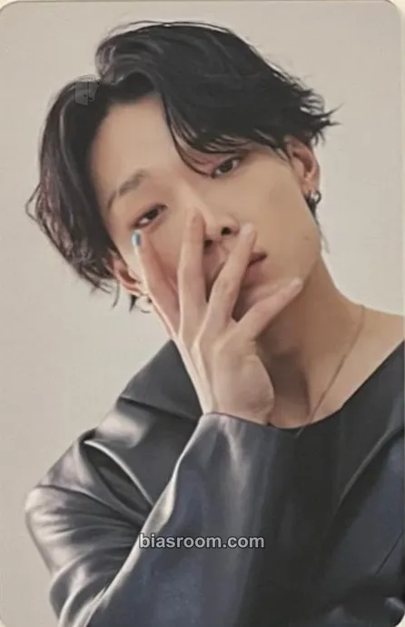 Bobby iKON WORLD TOUR TAKEOFF (2023) Photocard - iKON - iKON K-pop photocard