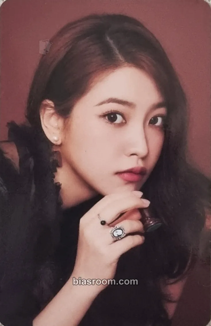 Yeri 2022 Season's Greetings Photocard - Red Velvet - Red Velvet K-pop photocard