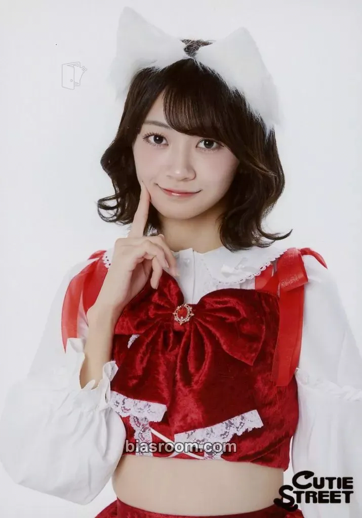Kana Itakura 5 Photo Set - 2024 Christmas Costume Edition - Photocard - Cutie Street - Cutie Street K-pop photocard