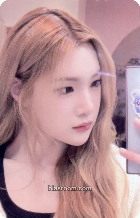 Juun The Chase Photocard - Hearts2Hearts - Hearts2Hearts K-pop photocard