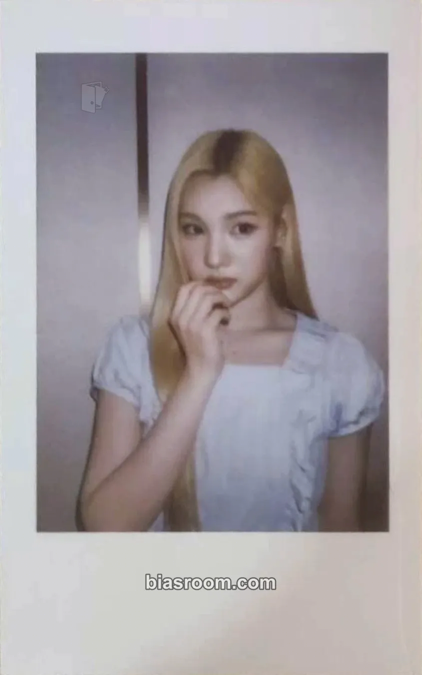Juun The Chase Photocard - Hearts2Hearts - Hearts2Hearts K-pop photocard