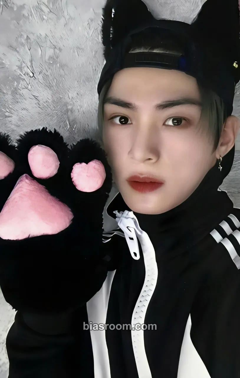 Hangyeom iykyk Photocard - Omega X - Omega X K-pop photocard