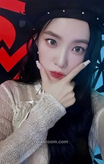 Irene Pink Christmas Photocard - Red Velvet - Red Velvet K-pop photocard