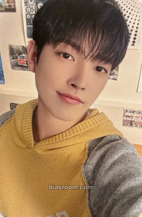 Hongjoong 2025 Season's Greetings - Rock Will Never Die Photocard - ATEEZ - ATEEZ K-pop photocard