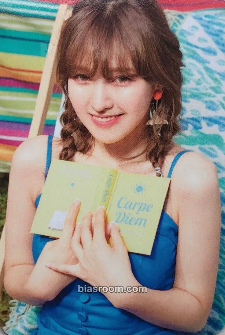 Wendy 2019 SM ARTIST + PANTONE Photocard - Red Velvet - Red Velvet K-pop photocard