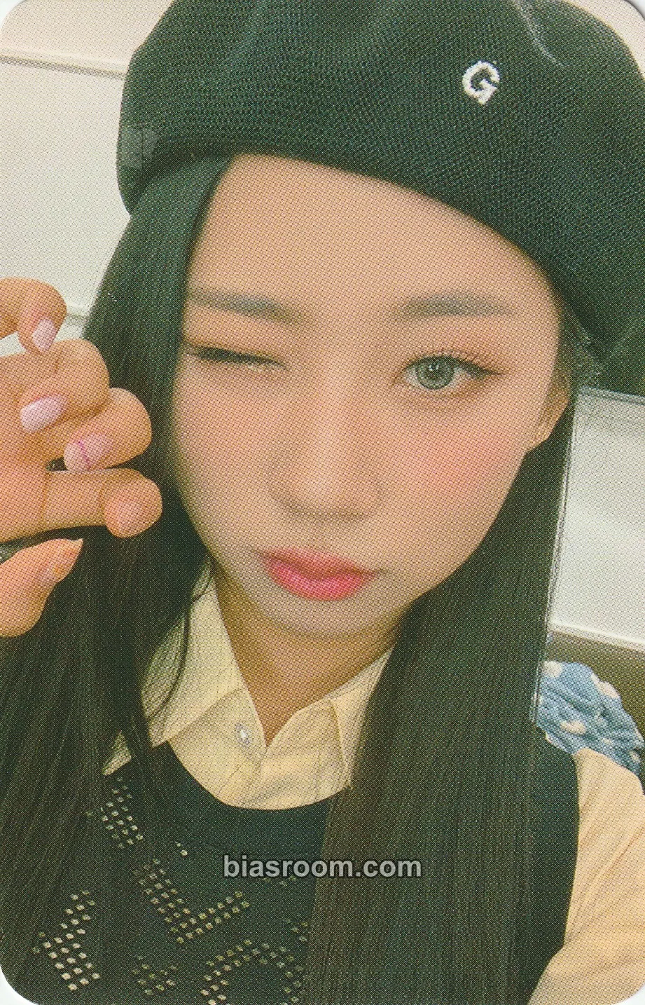 Dosie Geekyland Photocard - PURPLE KISS - PURPLE KISS K-pop photocard