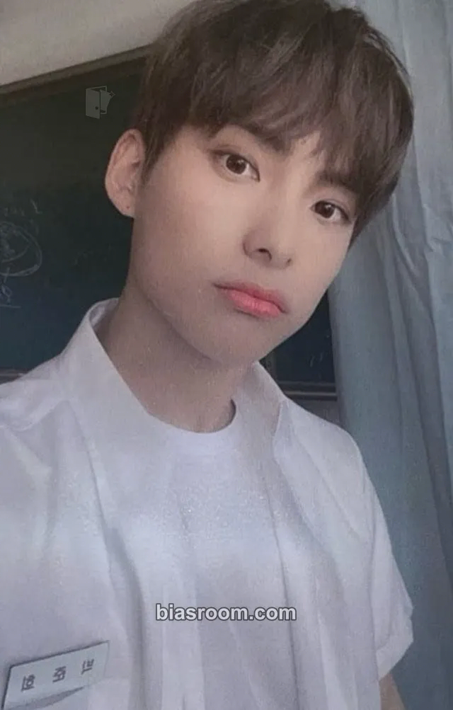 Park Junhee Lightstick Ver 1 Photocard - A.C.E - A.C.E K-pop photocard