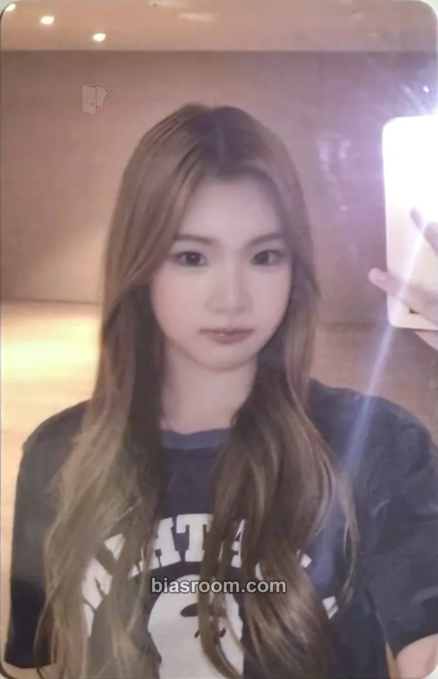 Juun The Chase Photocard - Hearts2Hearts - Hearts2Hearts K-pop photocard