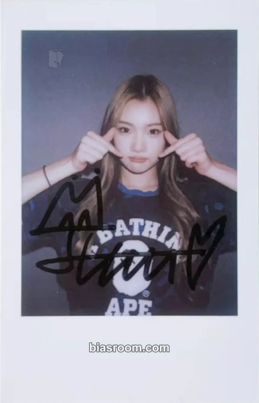 Juun The Chase Photocard - Hearts2Hearts - Hearts2Hearts K-pop photocard