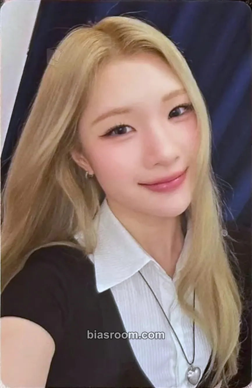 Juun The Chase Photocard - Hearts2Hearts - Hearts2Hearts K-pop photocard