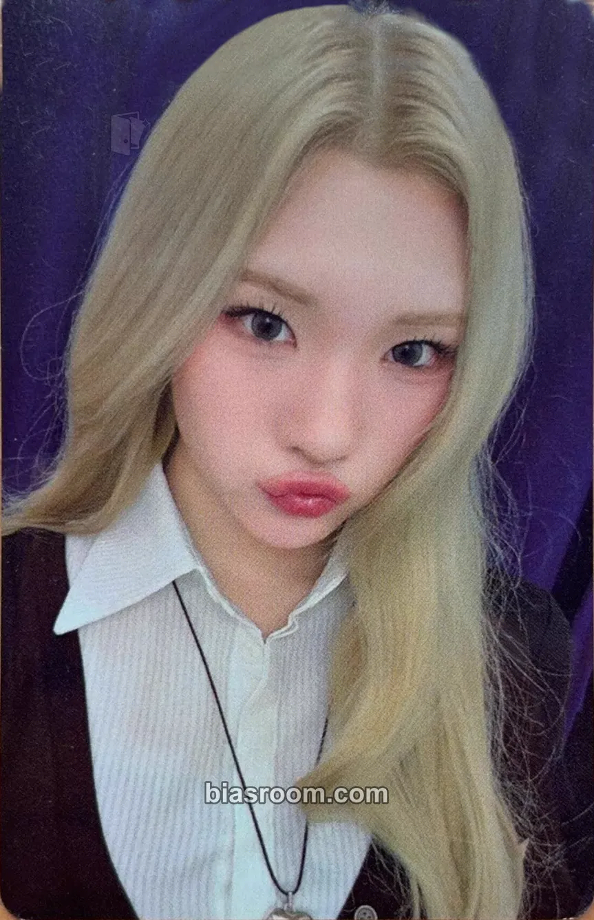 Juun The Chase Photocard - Hearts2Hearts - Hearts2Hearts K-pop photocard