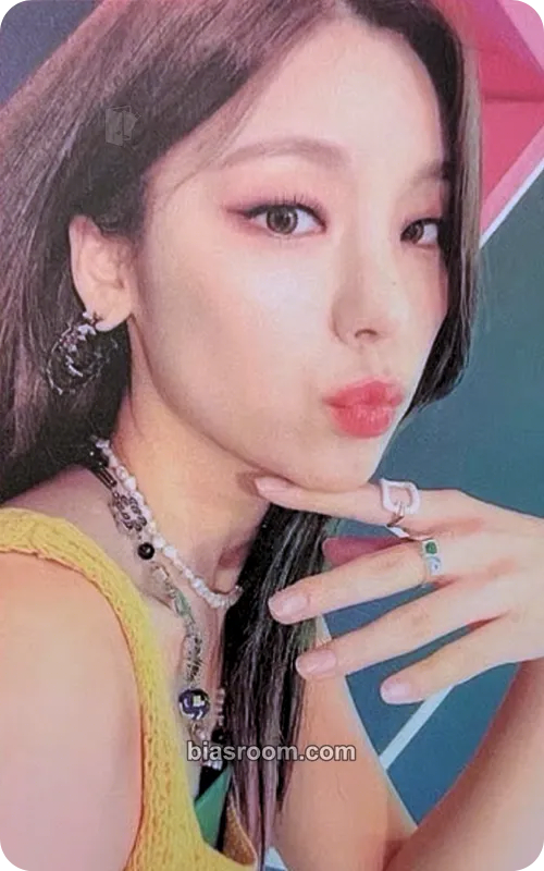 Yeji CHECKMATE Photocard - ITZY - ITZY K-pop photocard