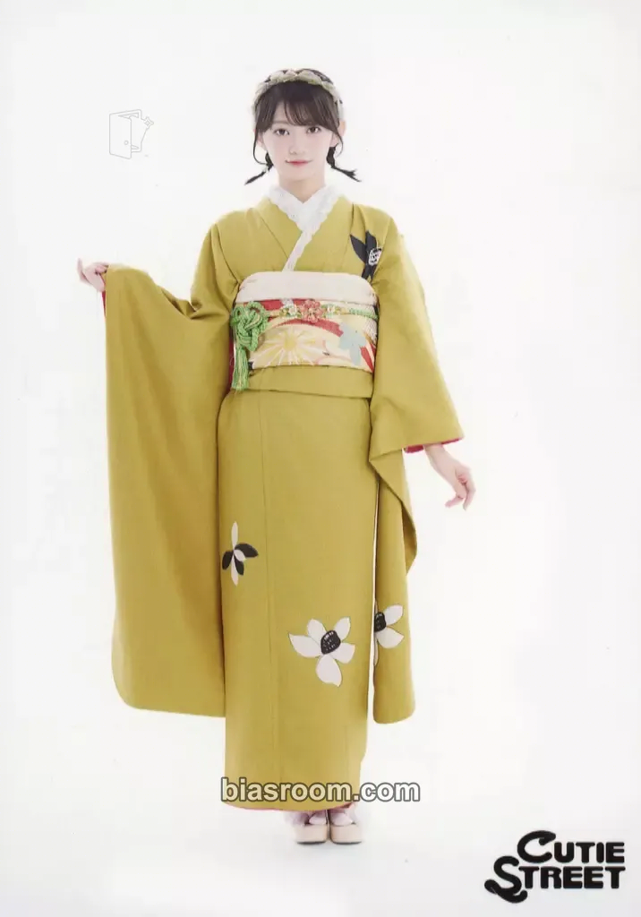 Kana Itakura 5 Photo set - Furisode 2025 Edition Photocard - Cutie Street - Cutie Street K-pop photocard