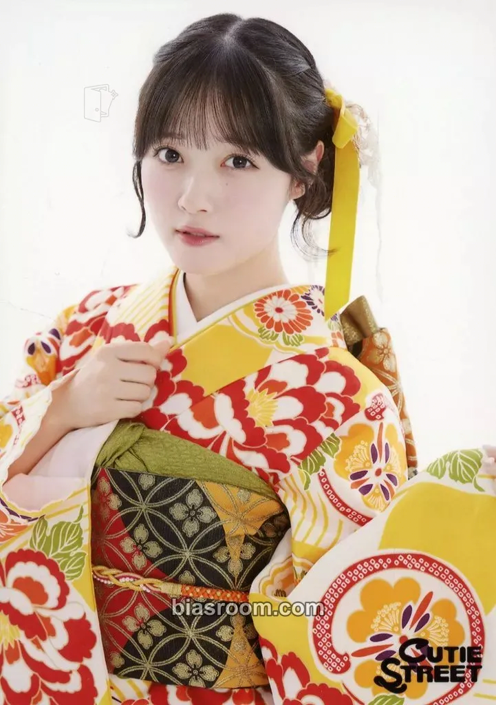 Emiru Kawamoto 5 Photo set - Furisode 2025 Edition Photocard - Cutie Street - Cutie Street K-pop photocard