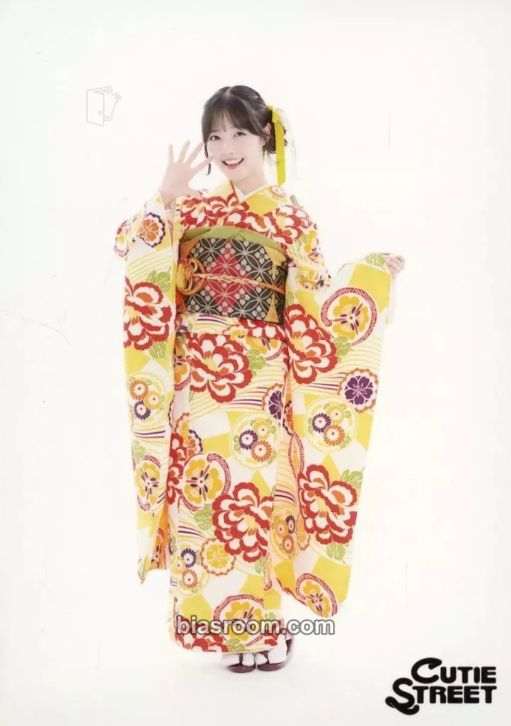 Emiru Kawamoto 5 Photo set - Furisode 2025 Edition Photocard - Cutie Street - Cutie Street K-pop photocard