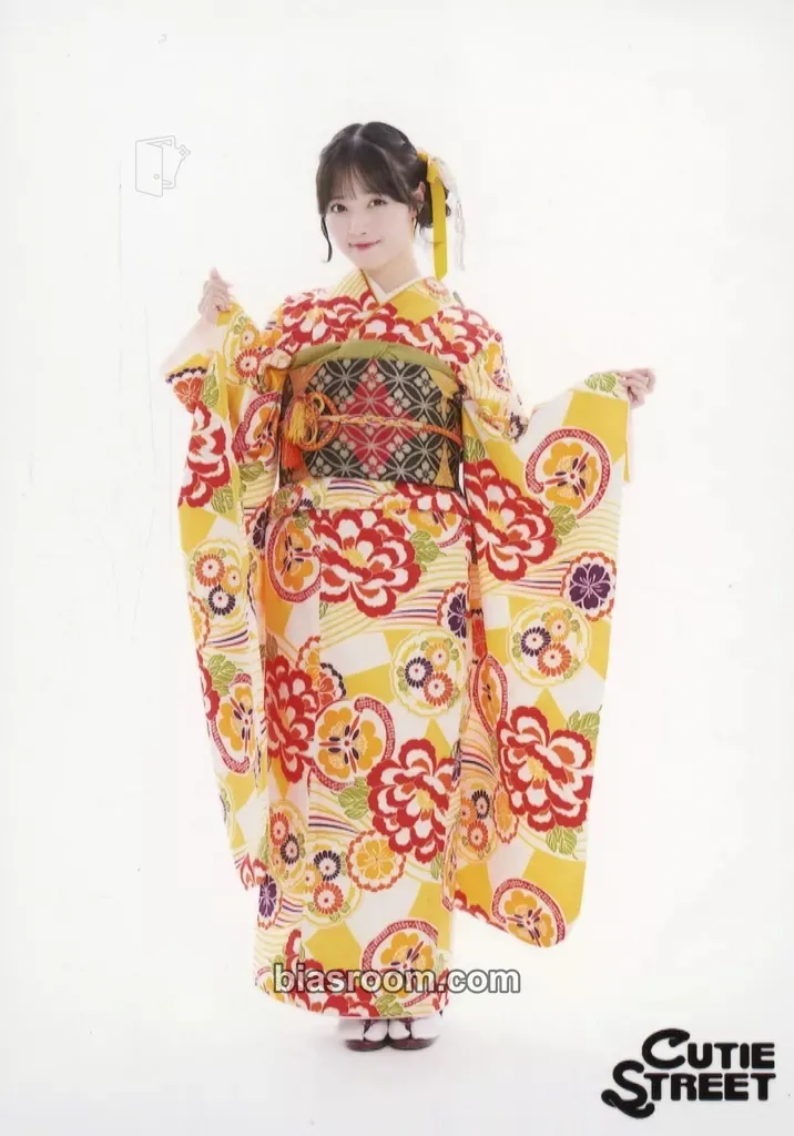 Emiru Kawamoto 5 Photo set - Furisode 2025 Edition Photocard - Cutie Street - Cutie Street K-pop photocard