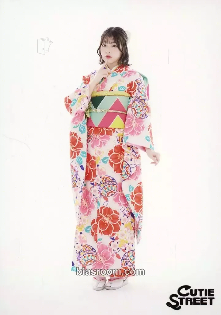 Haruka Sakuraba 5 Photo set - Furisode 2025 Edition Photocard - Cutie Street - Cutie Street K-pop photocard