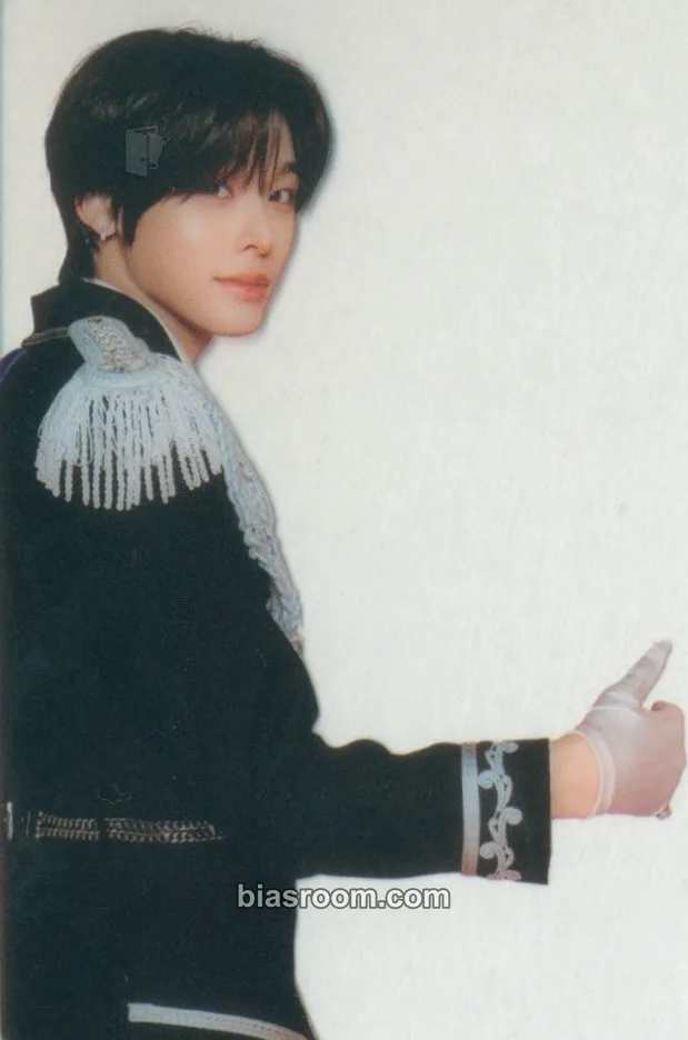 Riku 2ND ANNIVERSARY FANMEETING <6명의 왕자가 나에게 청혼을 하면 곤란한데요> (Help! All Six Princes Are Trying to Propose to Me) Photocard - NCT WISH - NCT WISH K-pop photocard