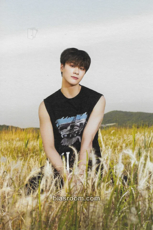 ASTRO - Moonbin - Rise Up Album postcard pop-up store pop-up exclusive photo exhibit