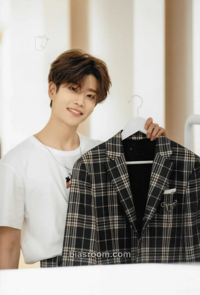 ASTRO - MJ - Rise Up Album raw photo pop-up store pop-up exclusive photo exhibit