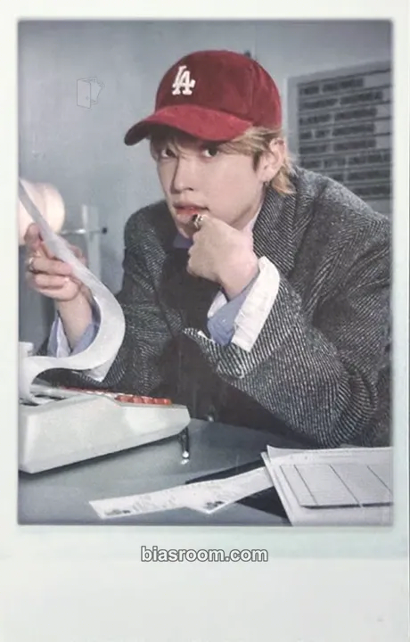 Hongjoong 2026 Season's Greetings - Pastry Shop Photocard - ATEEZ - ATEEZ K-pop photocard
