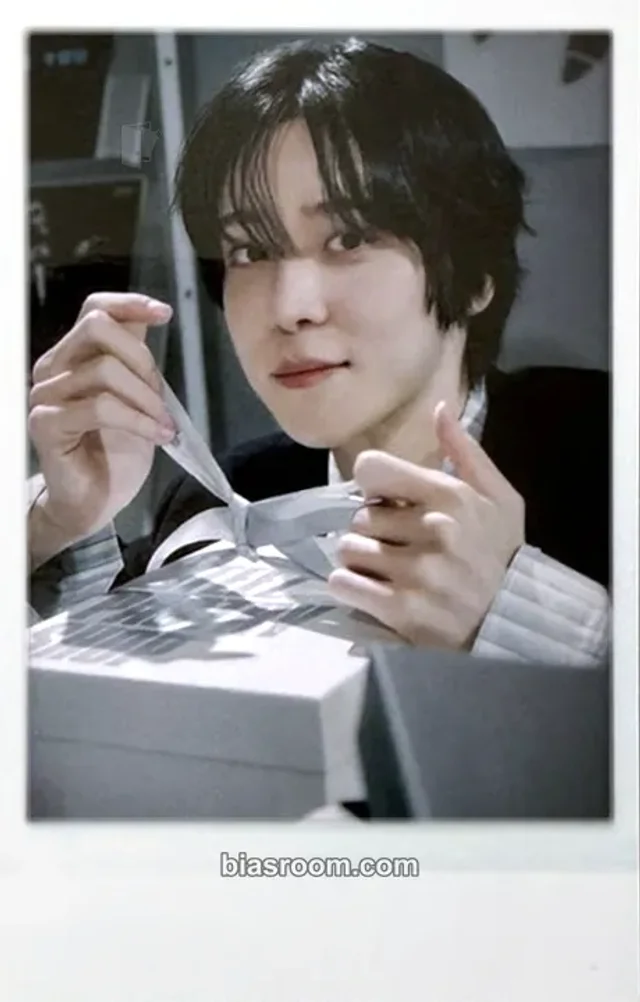 ATEEZ - Yunho - 2026 Season's Greetings - Pastry Shop Other season's greetings dear my muse (dmm) pob (pre-order benefit) polaroid