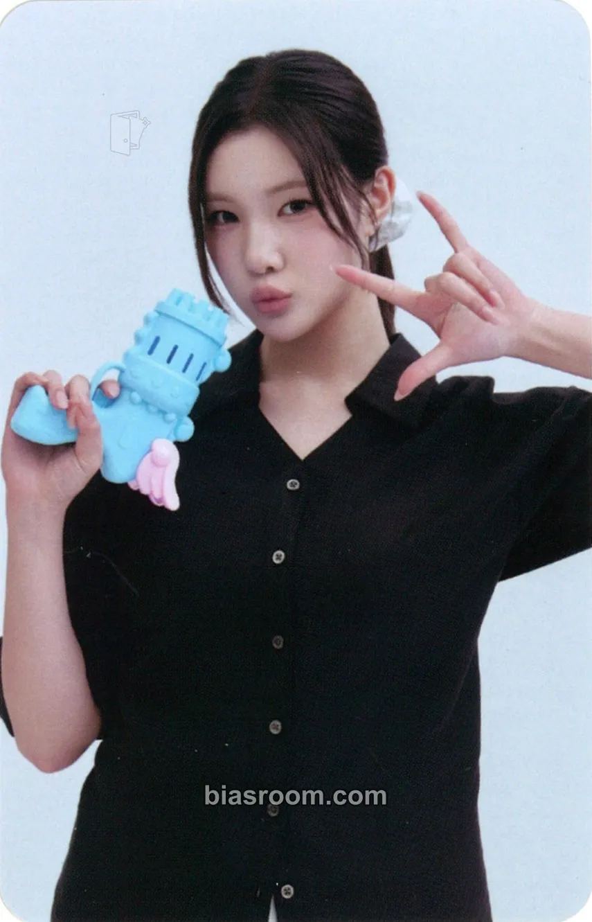 Juun S2U Official Membership Photocard - Hearts2Hearts - Hearts2Hearts K-pop photocard