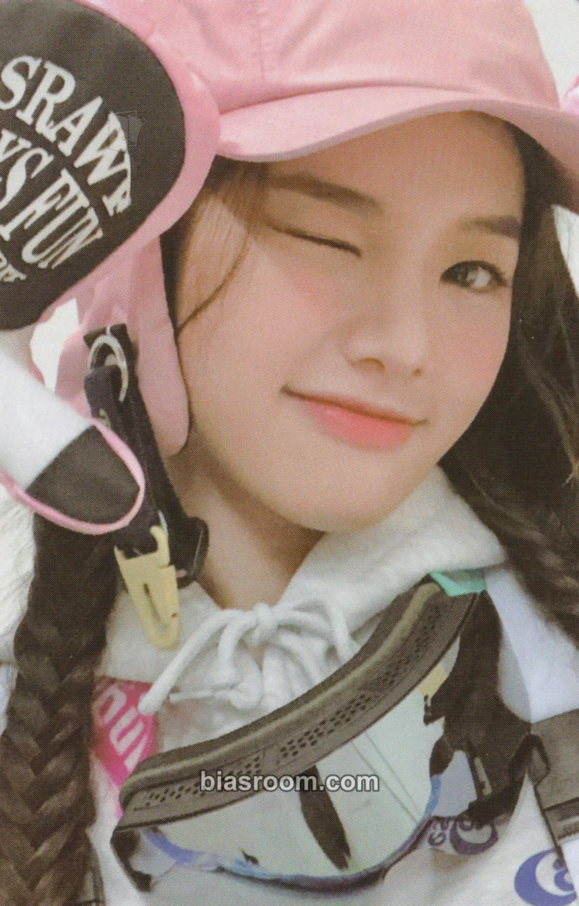 Soojin Weeekly 2021 Season's Greetings: Ready Go Weeekly! Photocard - Weeekly - Weeekly K-pop photocard
