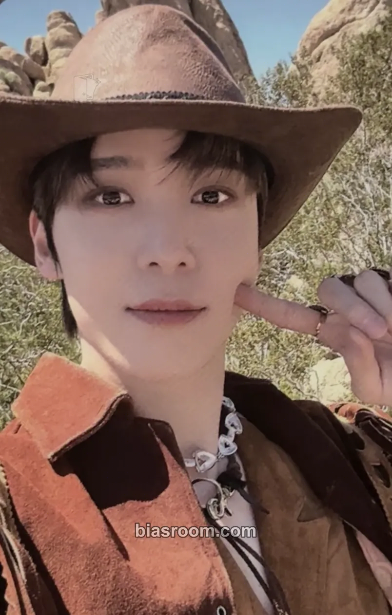 Yunho POP-UP: GOLDEN HOUR : Part 1 (Soundwave) Photocard - ATEEZ - ATEEZ K-pop photocard