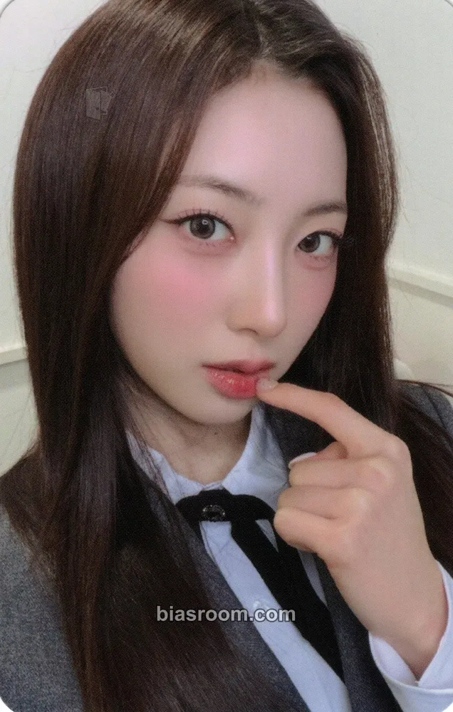 Riina Lovechapter Photocard - H1-KEY - H1-KEY K-pop photocard