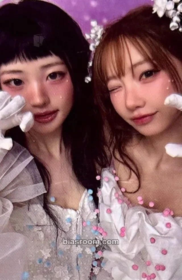 QWER - Hina & Magenta - CEREMONY  Album kakaotalk pob (pre-order benefit)