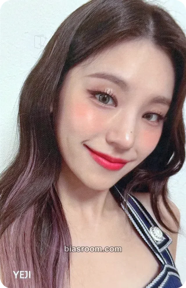 ITZY - Yeji - CHECKMATE Album brand collaboration bank card edm shinhan card
