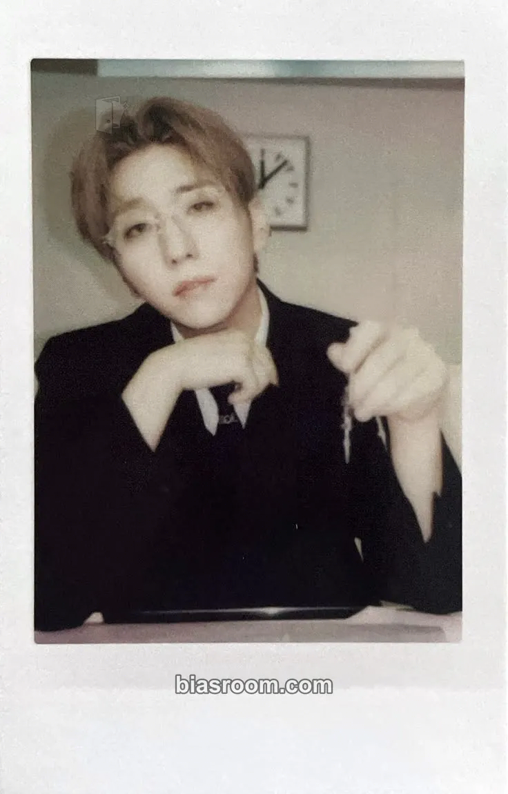 Gunil 2026 Season's Greetings - SUPER NORMAL Photocard - Xdinary Heroes - Xdinary Heroes K-pop photocard