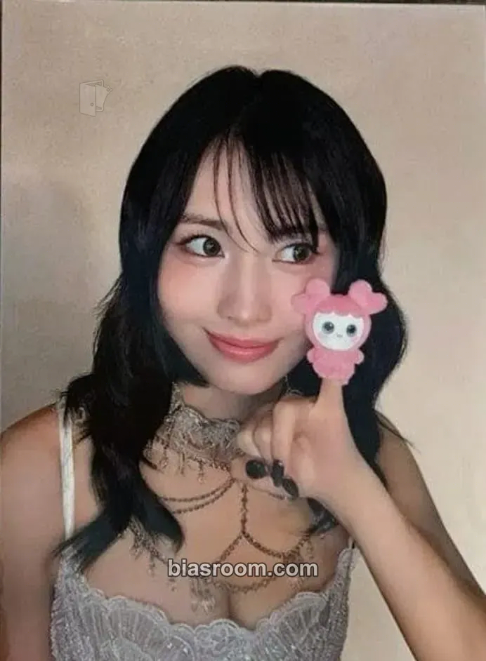 Momo PLAY Photocard - TWICE - TWICE K-pop photocard