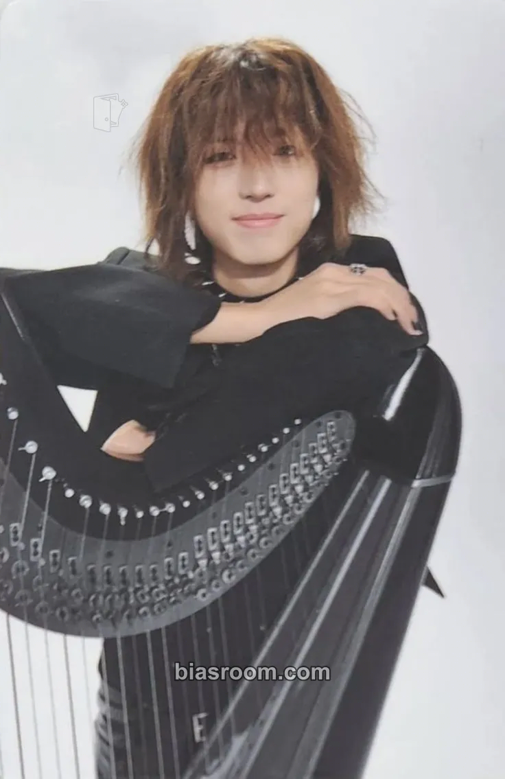 Jun Han LIVE and FALL Seoul Photocard - Xdinary Heroes - Xdinary Heroes K-pop photocard