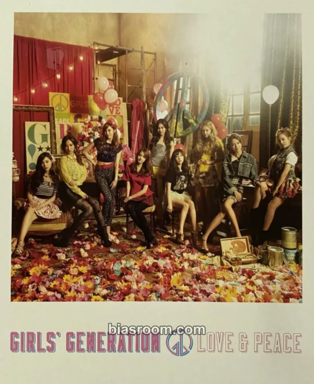 Girls' Generation - Love & Peace Album polaroid limited edition
