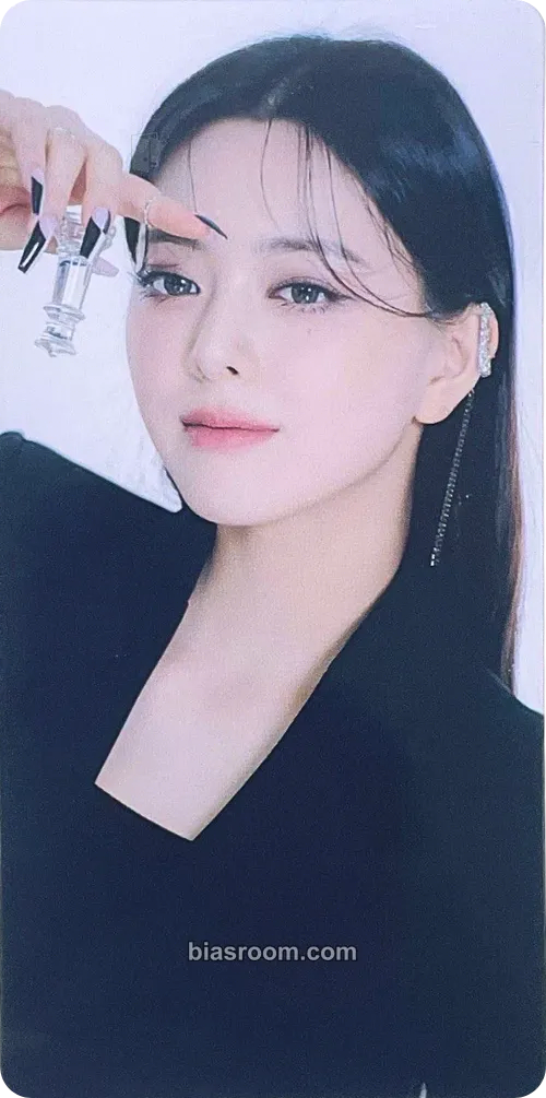 Yuna CHECKMATE Photocard - ITZY - ITZY K-pop photocard