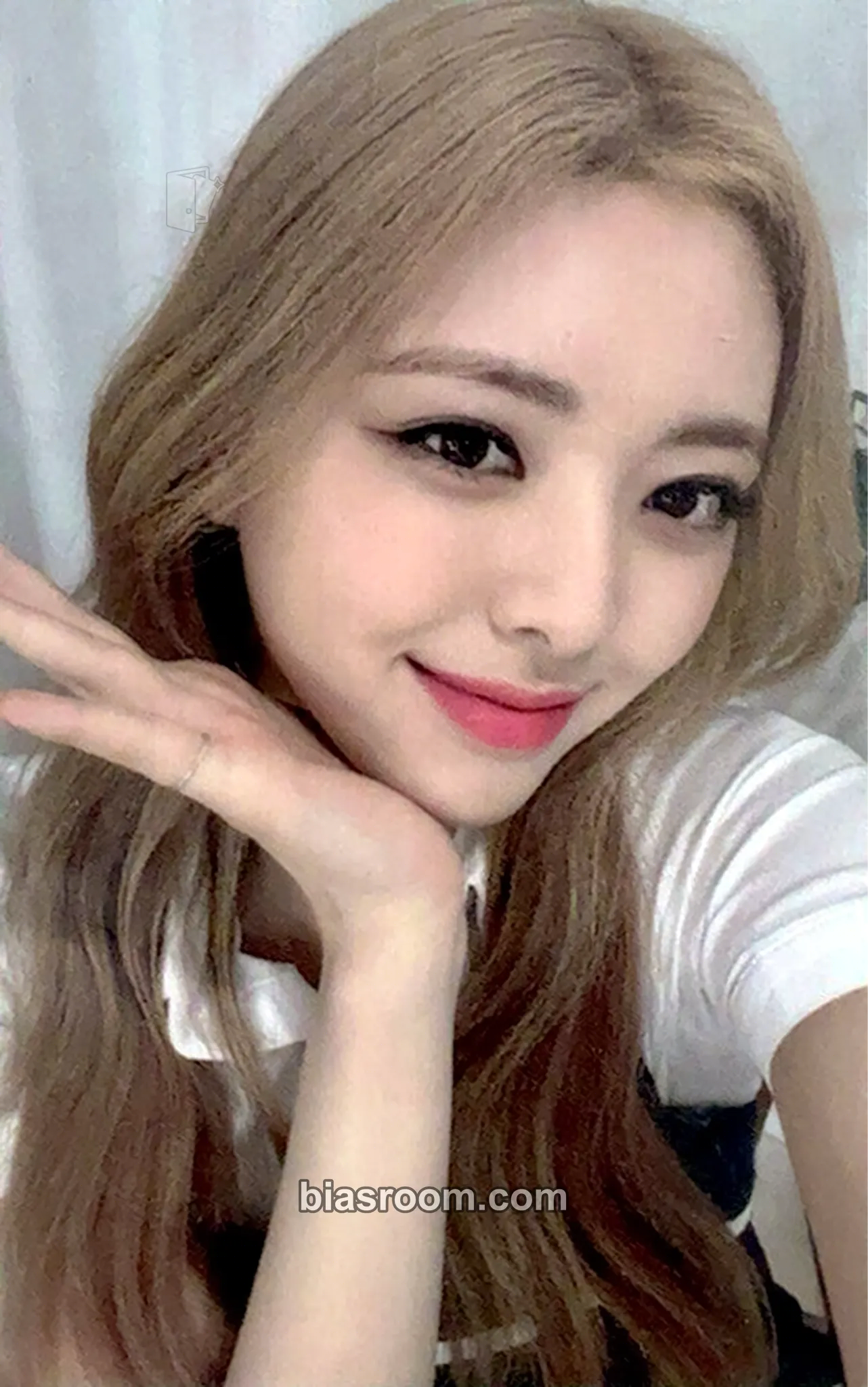 Yuna CHECKMATE Photocard - ITZY - ITZY K-pop photocard