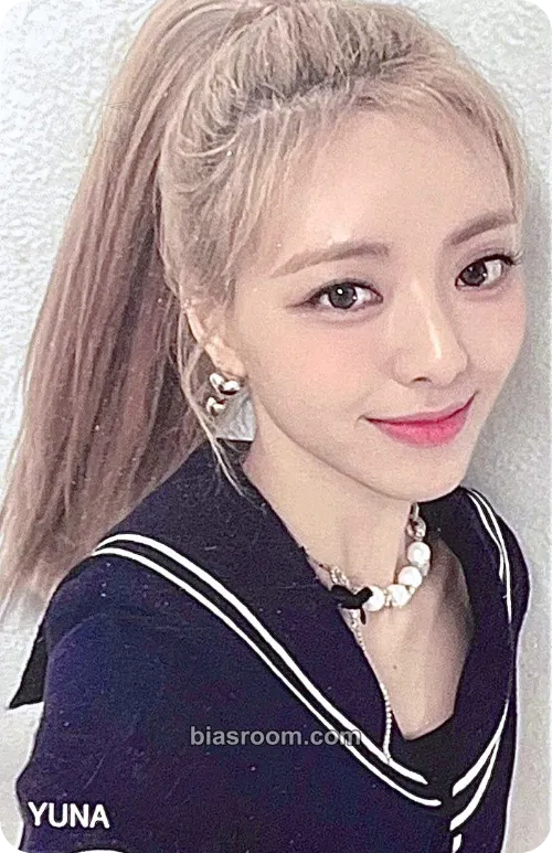 Yuna Shinhan JYP Fan's EDM Check Card Photocard - ITZY - ITZY K-pop photocard