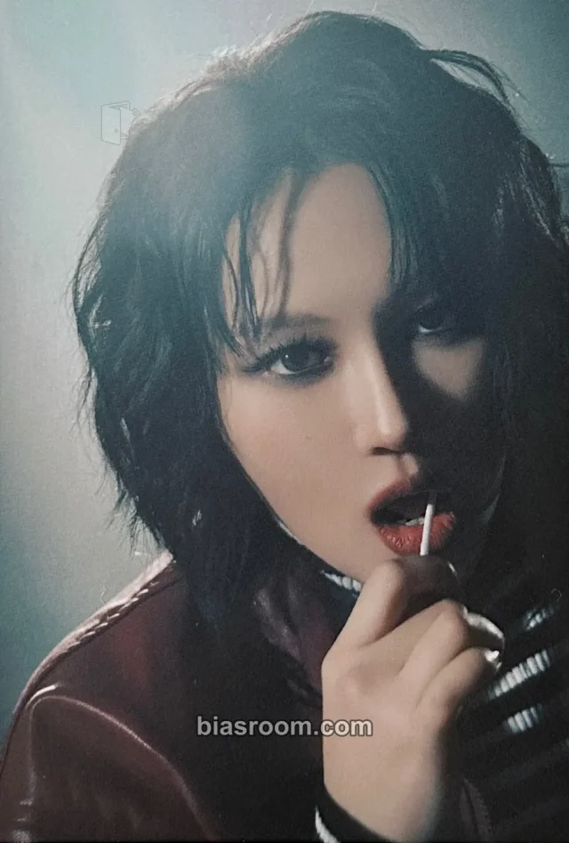 ChRocktikal - Siyeon - We break, you awake. Album album inclusion postcard awake version qr version