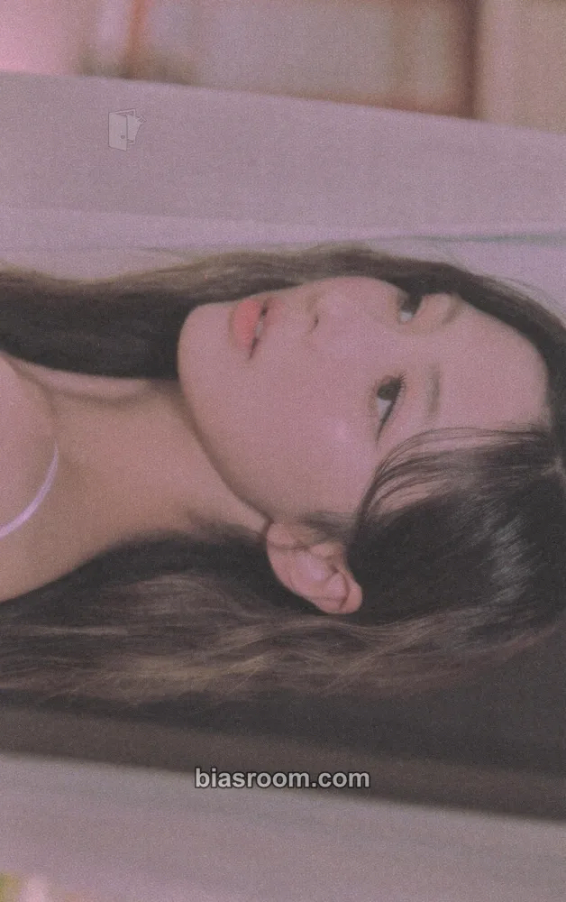 Yoohyeon A dreamy journey to Thailand (Ceci X Dreamcatcher Jiu & Yoohyeon) Photocard - Dreamcatcher - Dreamcatcher K-pop photocard