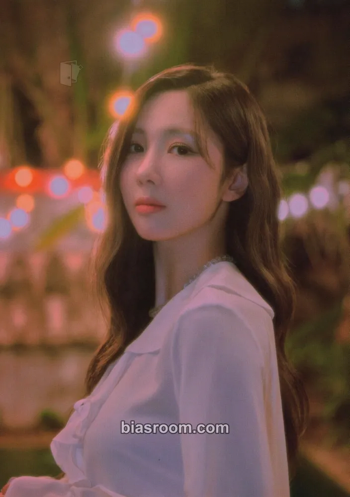 Yoohyeon A dreamy journey to Thailand (Ceci X Dreamcatcher Jiu & Yoohyeon) Photocard - Dreamcatcher - Dreamcatcher K-pop photocard