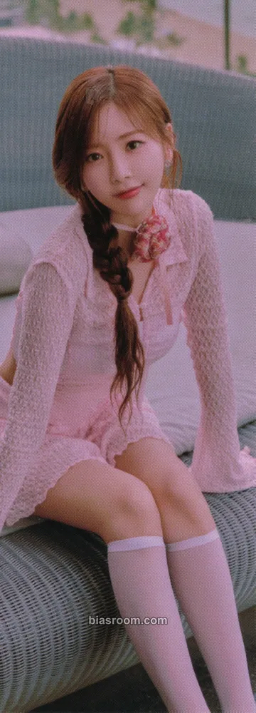 JiU A dreamy journey to Thailand (Ceci X Dreamcatcher Jiu & Yoohyeon) Photocard - Dreamcatcher - Dreamcatcher K-pop photocard