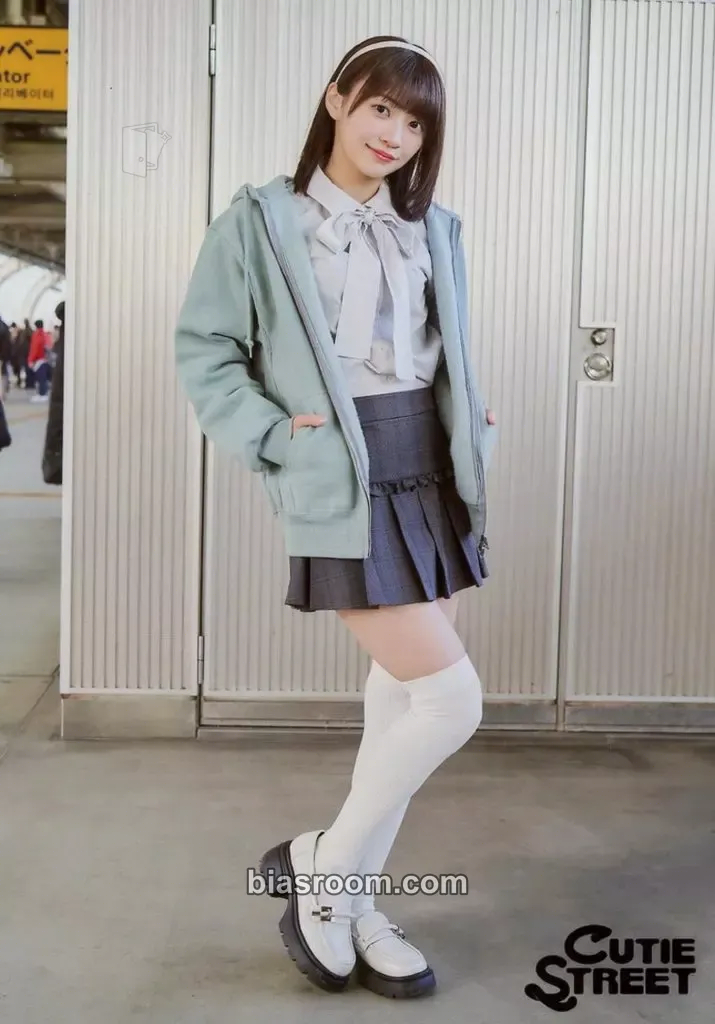 Kana Itakura 5 Photo Set -Love Train Edition- Photocard - Cutie Street - Cutie Street K-pop photocard
